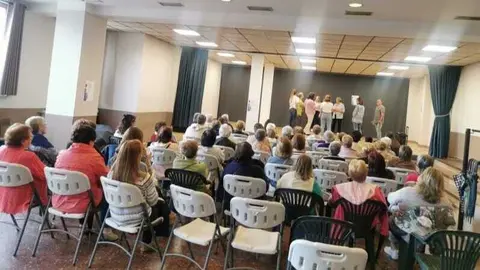 Duruelo de la Sierra reúne a sus vecinos para sensibilizar sobre el maltrato a las personas mayores