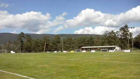 Una pista de pádel cubierta, campo de fútbol 7 y zona de juegos infantiles, nuevos proyectos deportivos en Covaleda