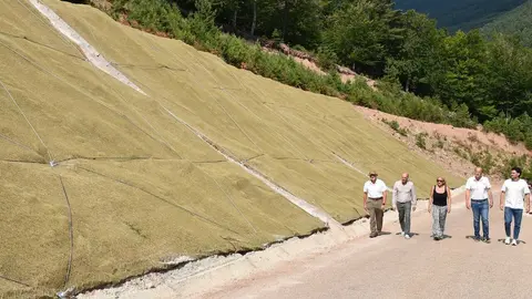 La Junta culmina las obras de estabilización de un talud en el acceso al aparcamiento de La Laguna Negra de Urbión