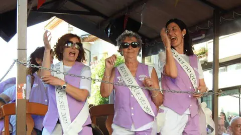 El pregón, las carrozas y la verbena arrancan las fiestas grandes de julio en San Leonardo de Yagüe