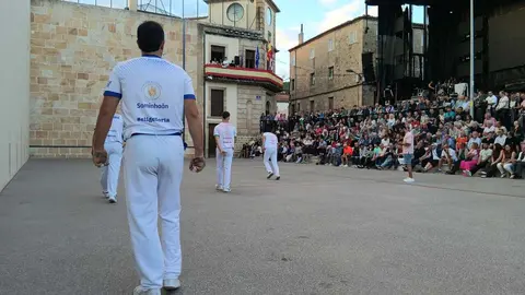 La Pelota a Mano fue protagonista en las fiestas de Regumiel de la Sierra