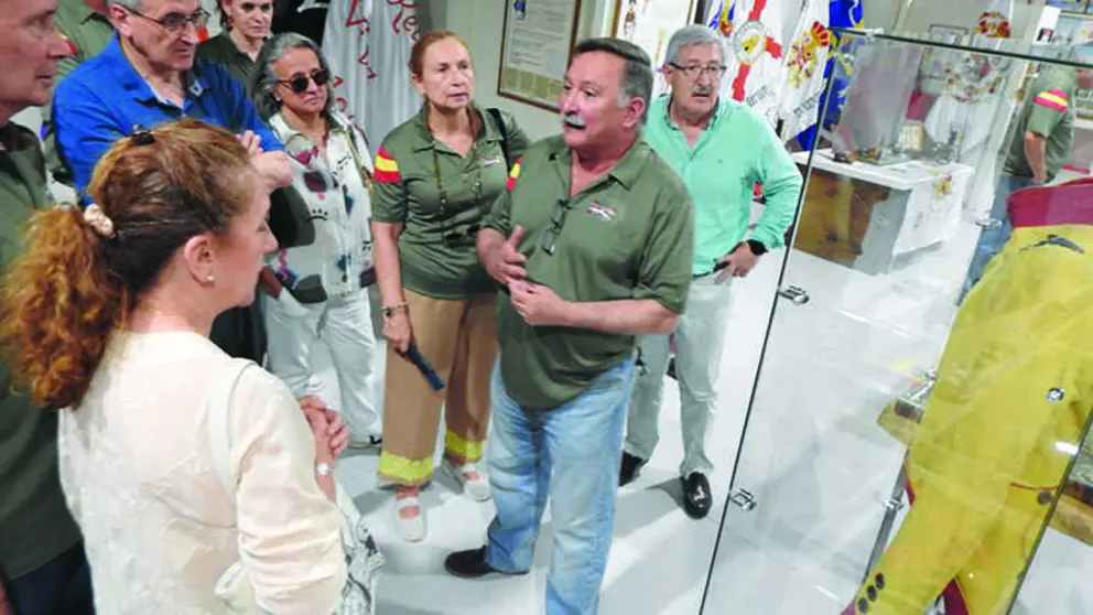Jes&uacute;s Dolado present&oacute; las casacas de la Guerra de la independencia.