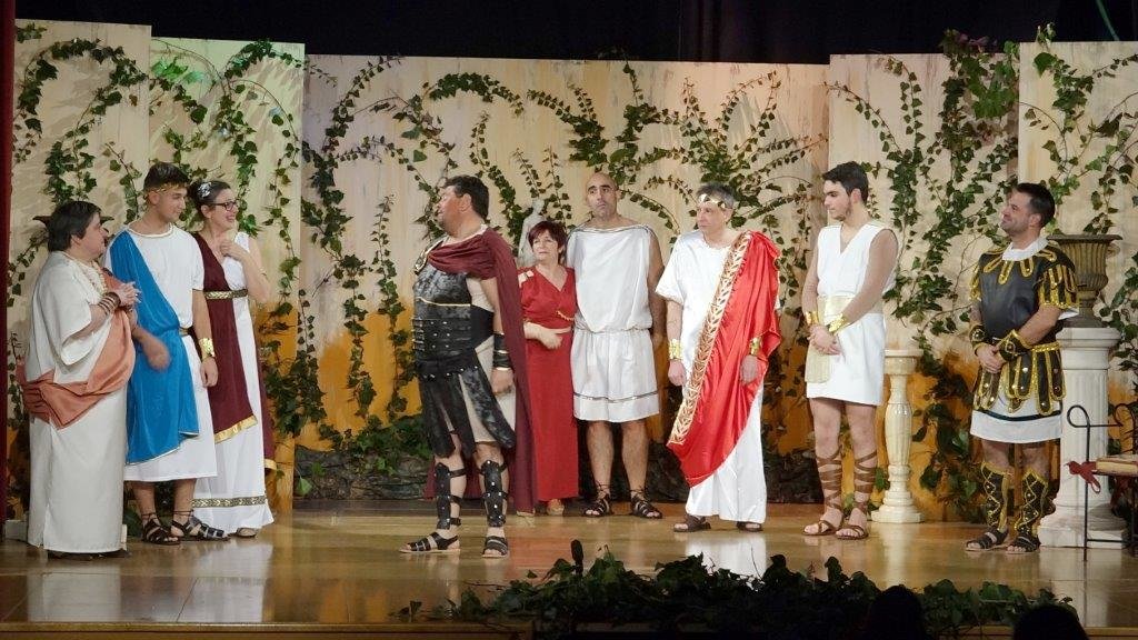 Puesta en escena de la obra de teatro en San Leonardo. Puesta en escena de la obra de teatro en San Leonardo.
