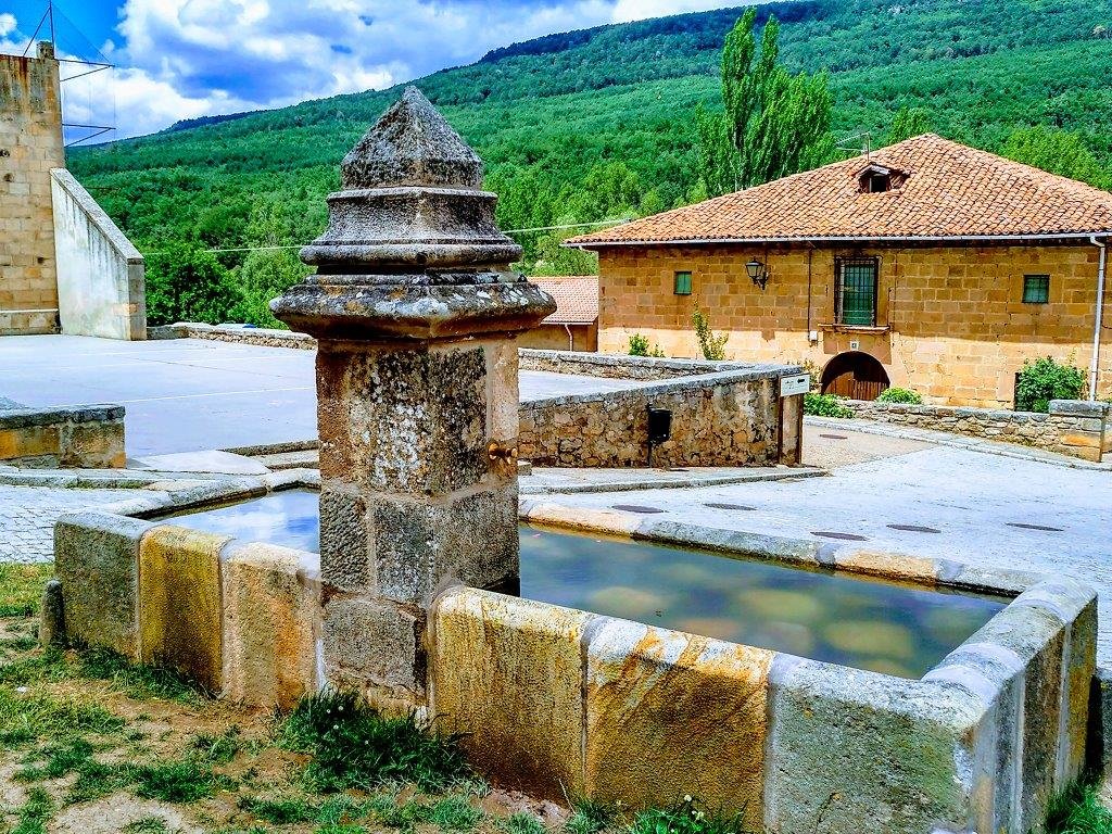 Nuevo pilón de Molinos de Duero. Año 2018. (Foto. Ángel Leiva)
