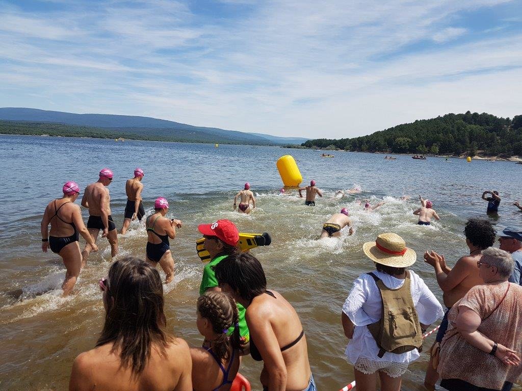 Imágenes de la Travesía a Nado del embalse. Imágenes de la Travesía a Nado del embalse.