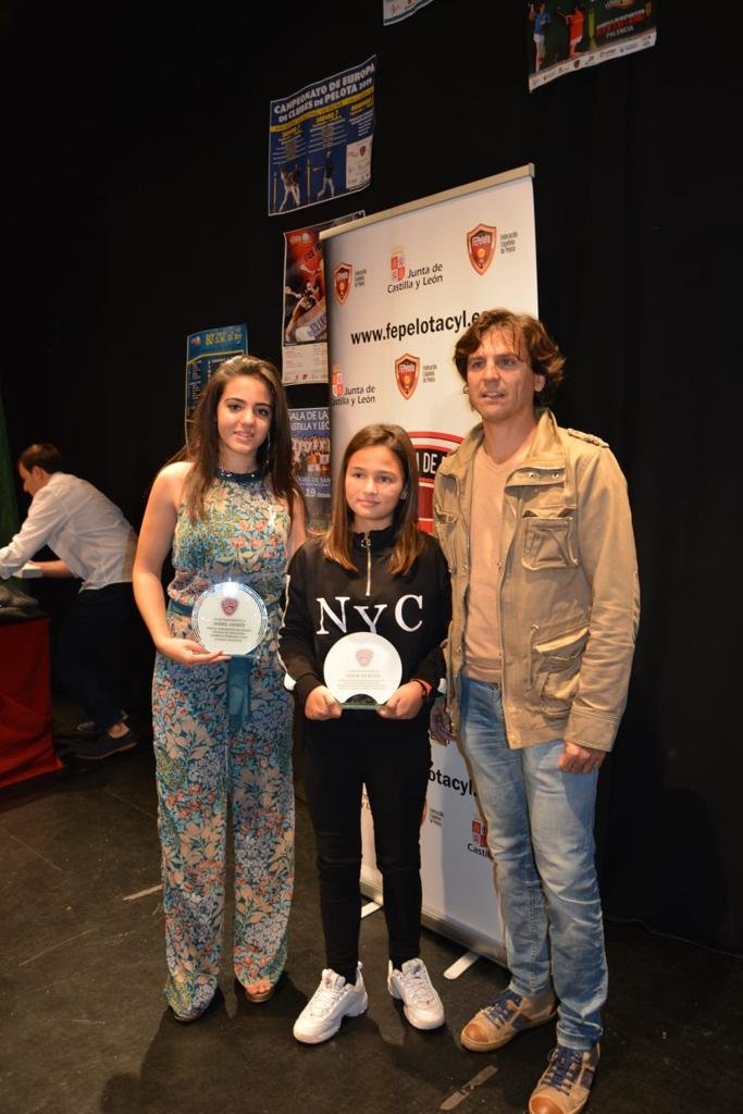isabel andres, pilar de maria y roberto coordinador escuela sierra de pinares (1)
