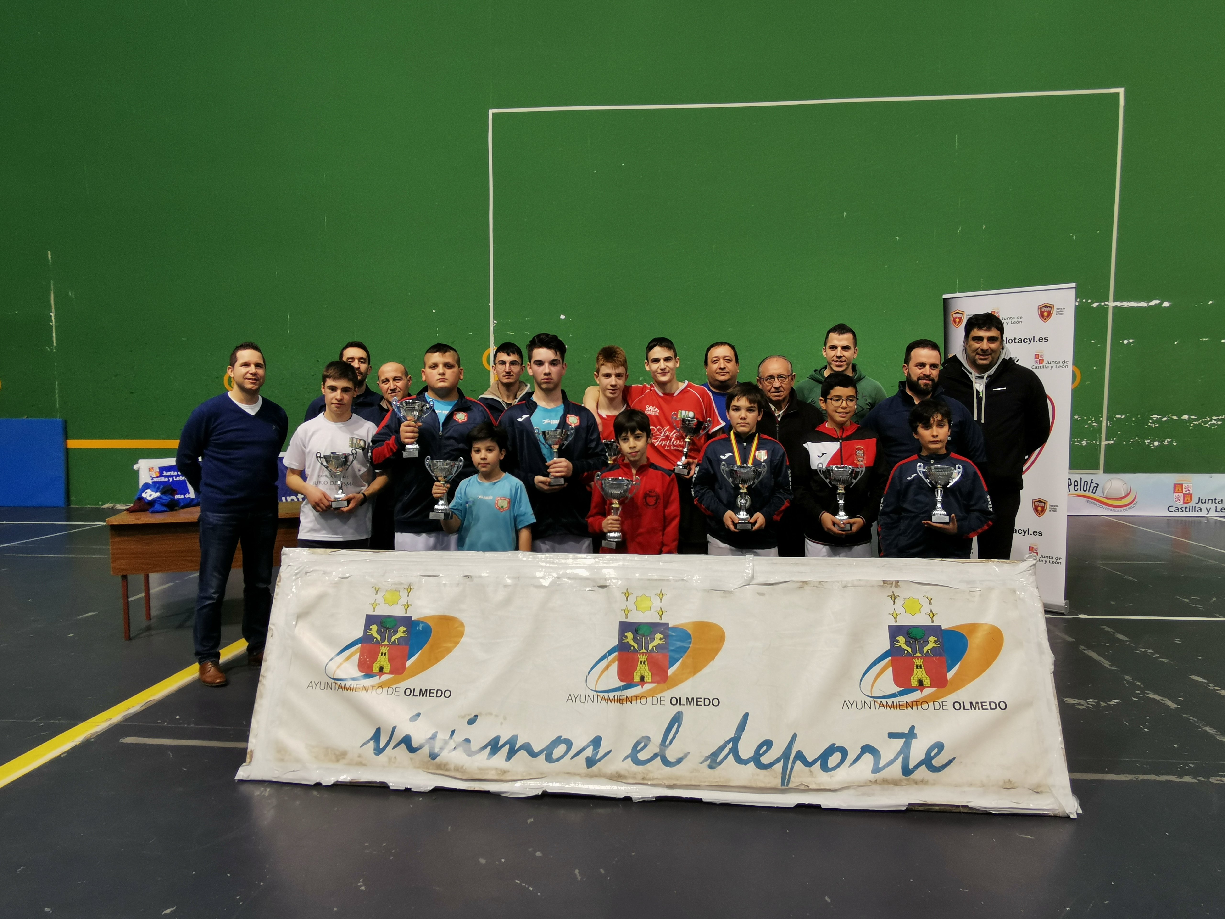 Campeones y subcampeones de todas las categorías.