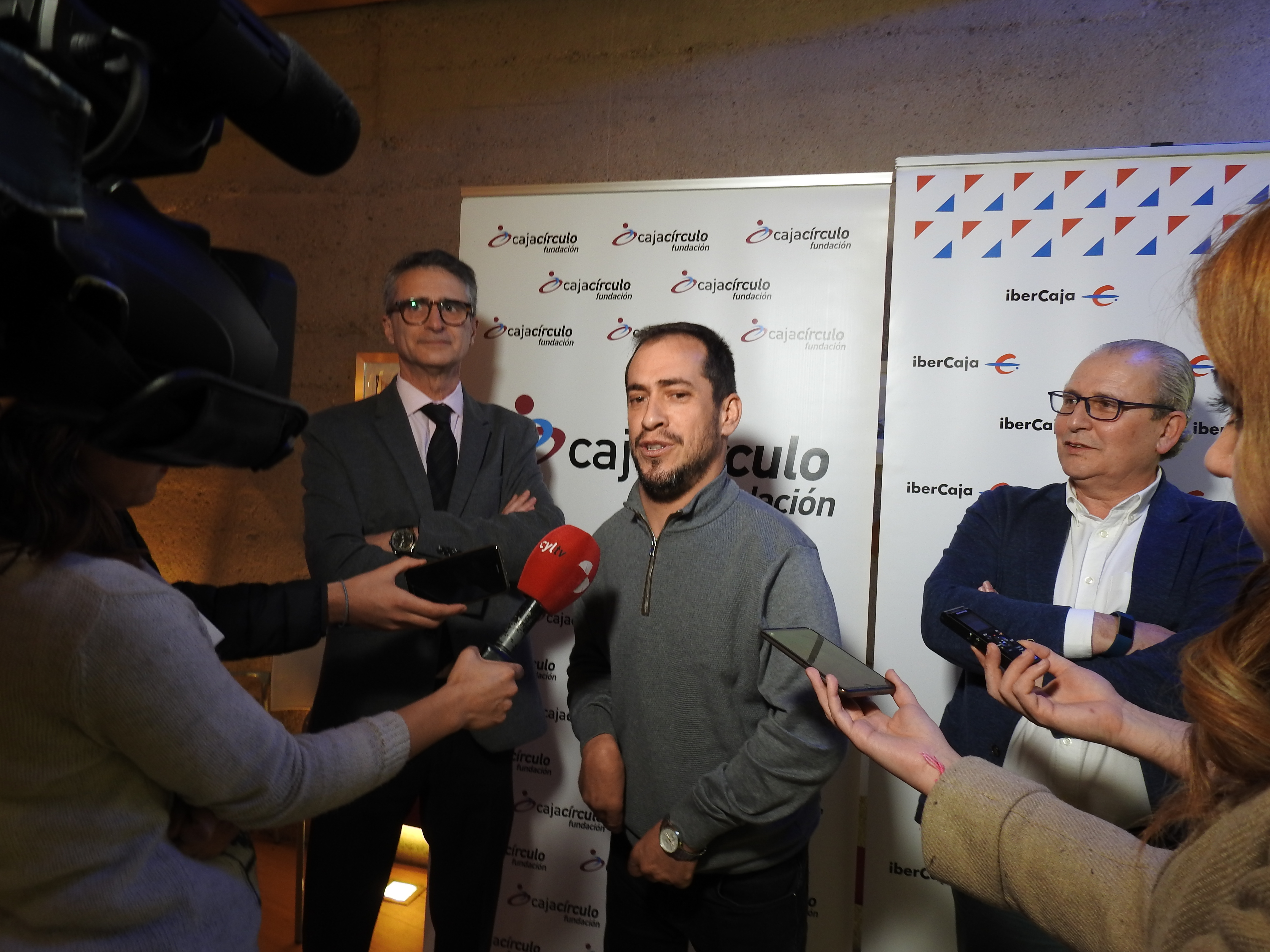 El Langui atendiendo a los medios de comunicación. Foto: David García