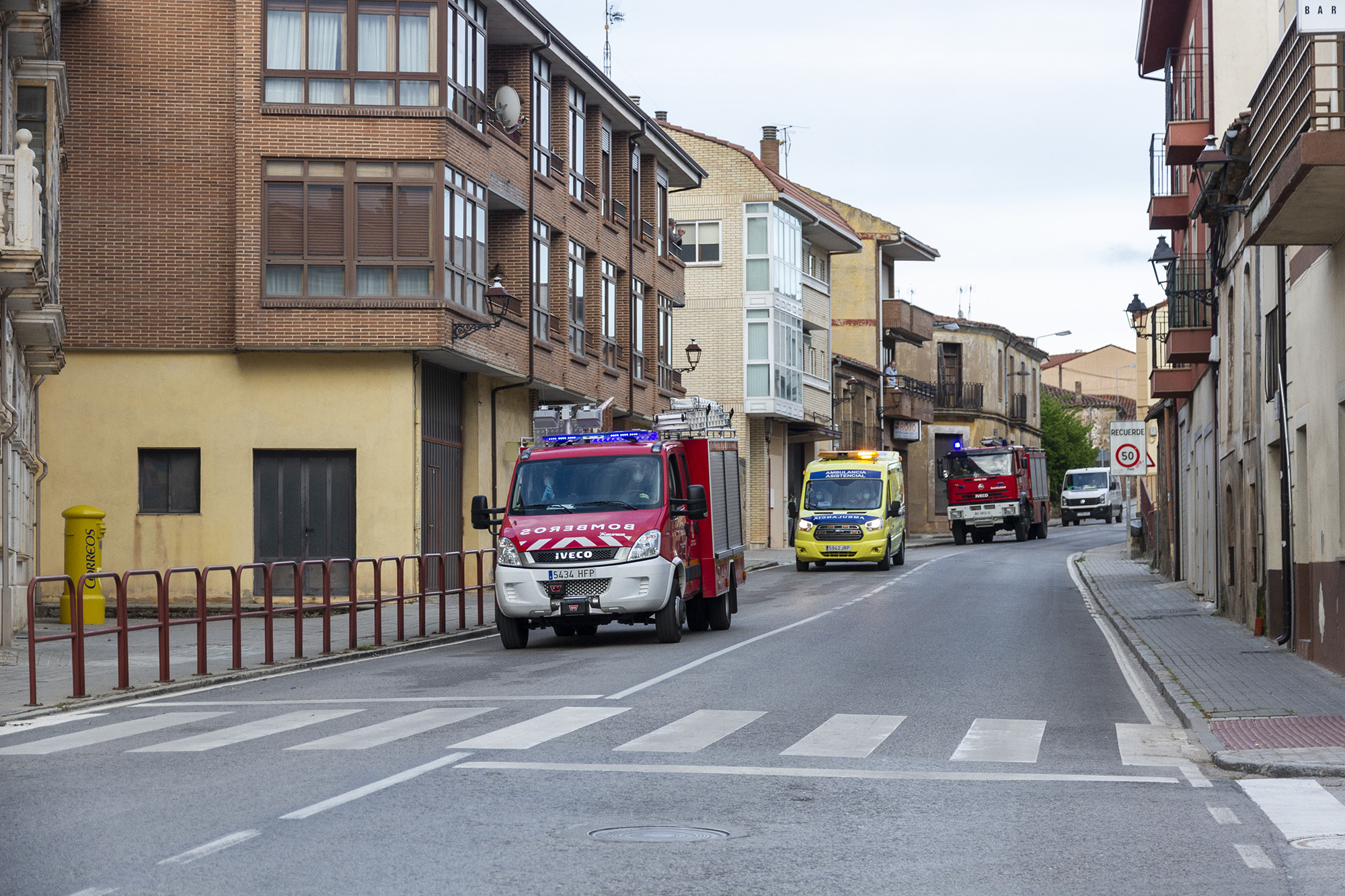 Pasacalles de los bomberos y la ambulancia