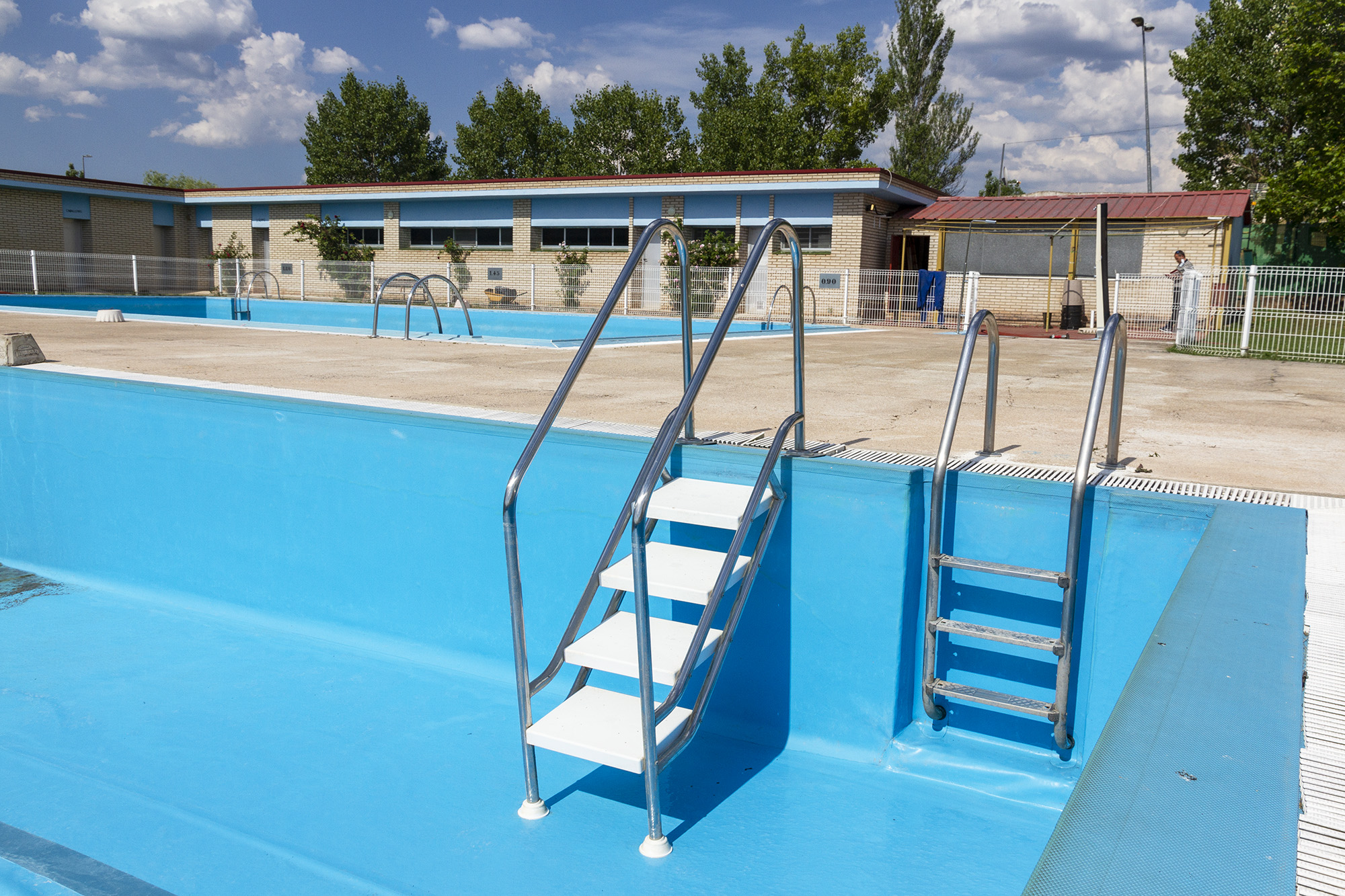 Ya han comenzado los trabajos para la puesta a punto de las piscinas de