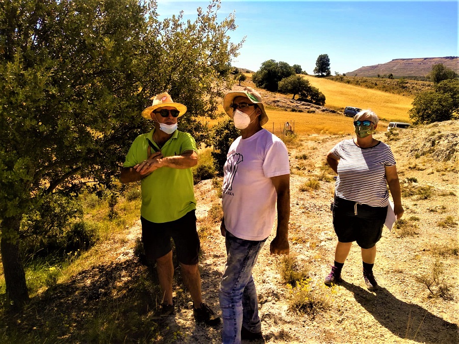 Nuestros anfitriones dando explicaciones