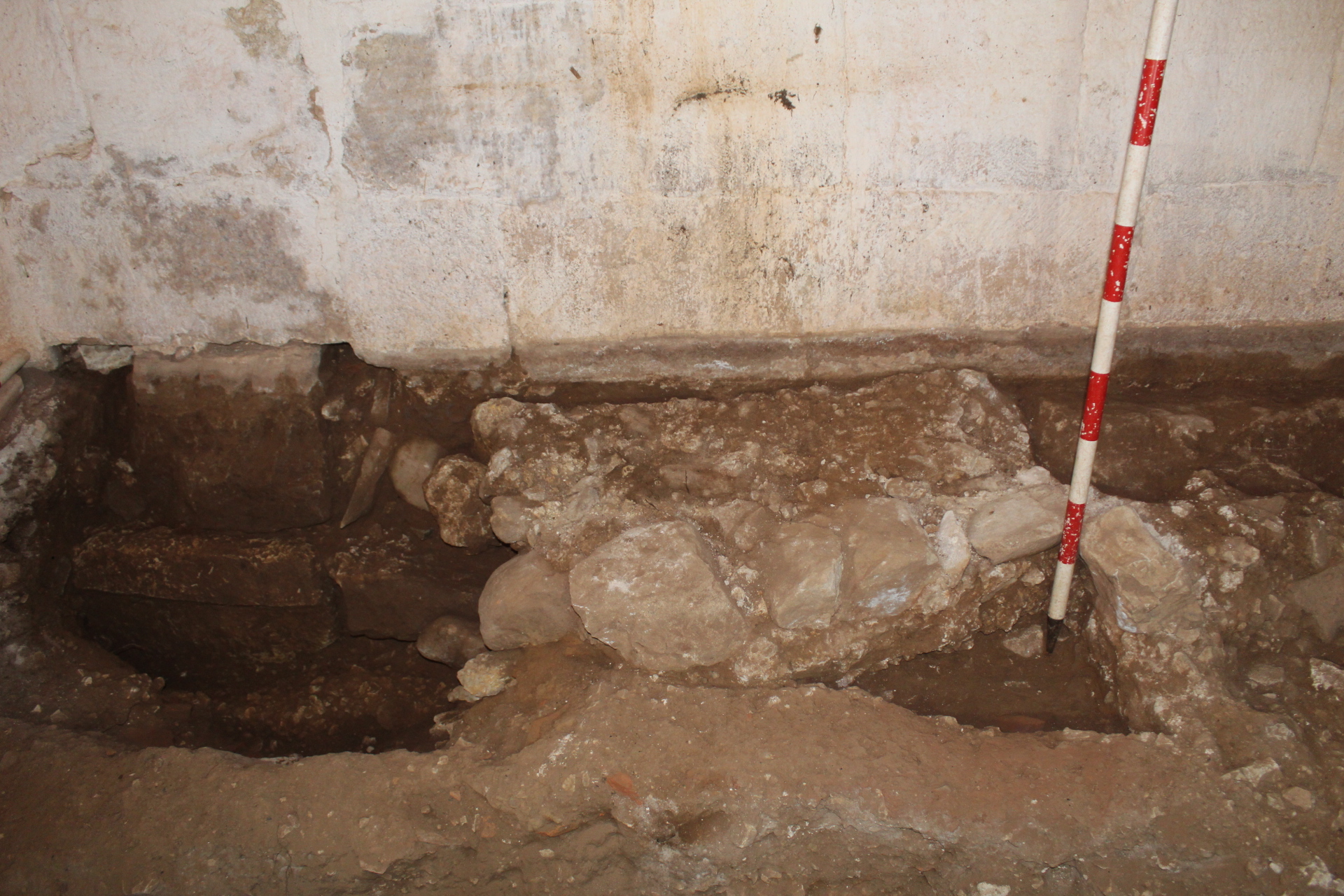 German - Restos de la primita cabecera y la cimentación Prerrománica I (1)