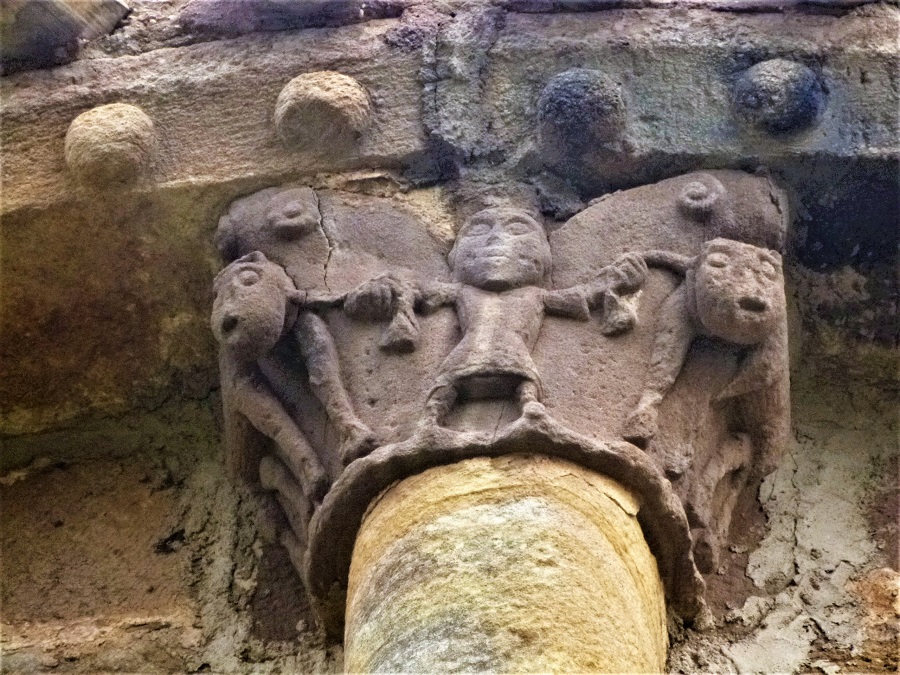 Capitel del abside