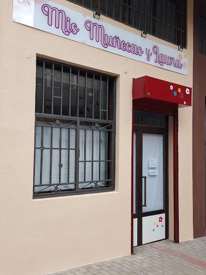 Local Exposición Muñecas