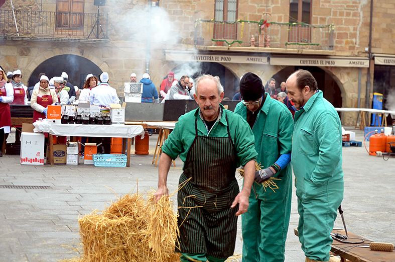 En Salas de los Infantes se vive una de las demostraciones más participadas y con una cariada degustación de productos.