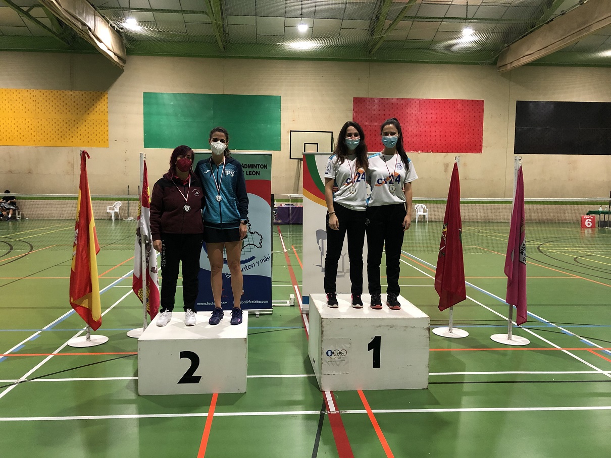 Ana y Natalia Sanz en el primer puesto