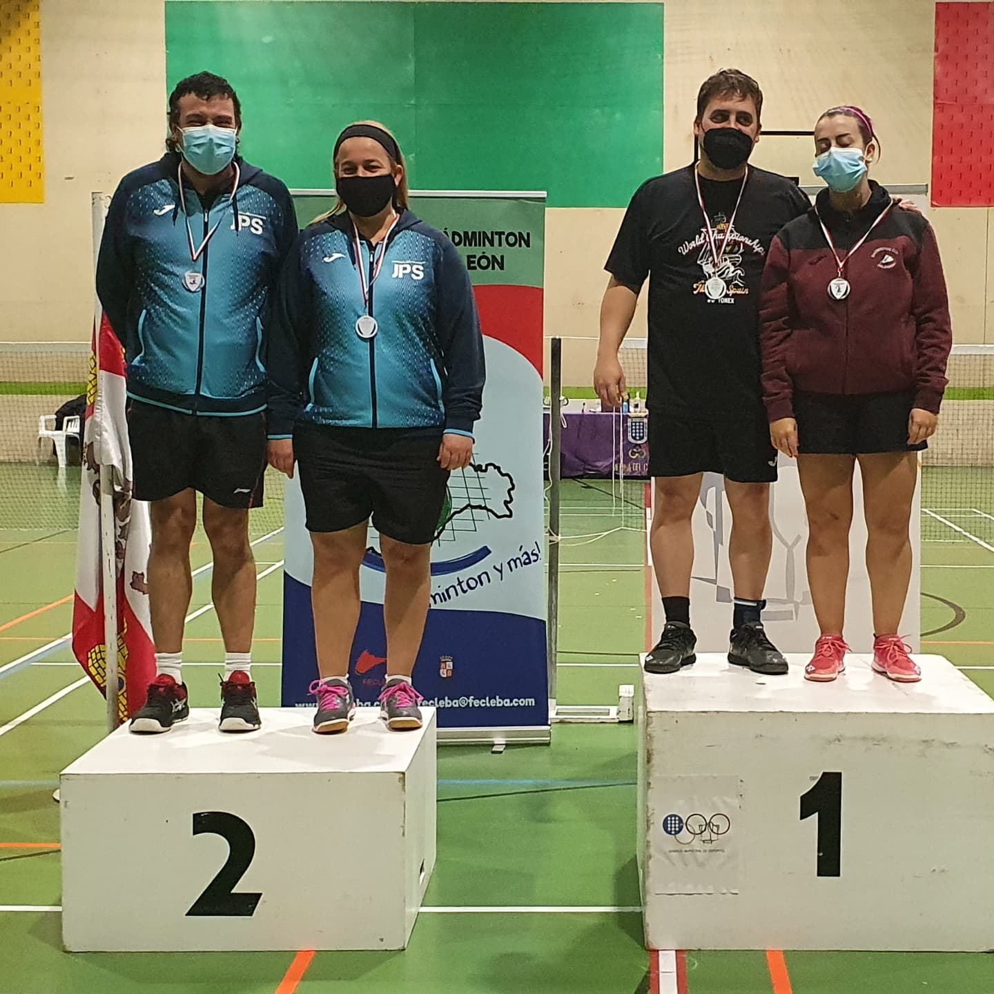 Podium de doble mixto senior