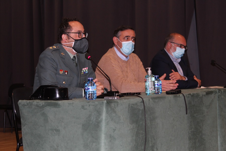 MESA REDONDA MUJER Y GUARDIA CIVIL (3)