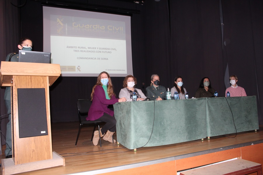 MESA REDONDA MUJER Y GUARDIA CIVIL (6)
