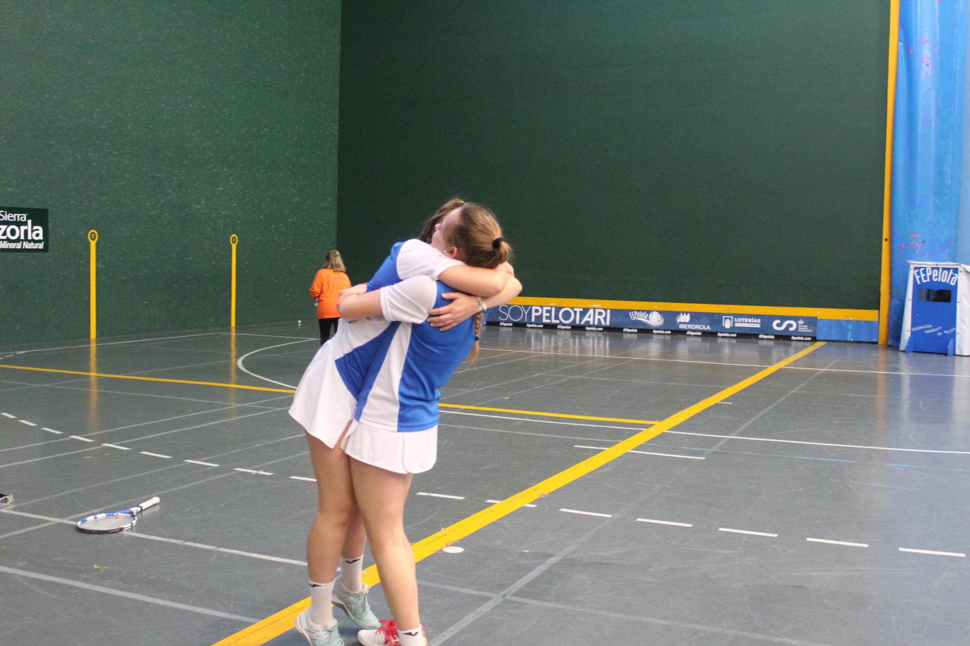 abrazo campeonas