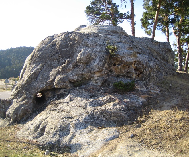 Impronta de Peña del Agujero en Regumiel de la Sierra.