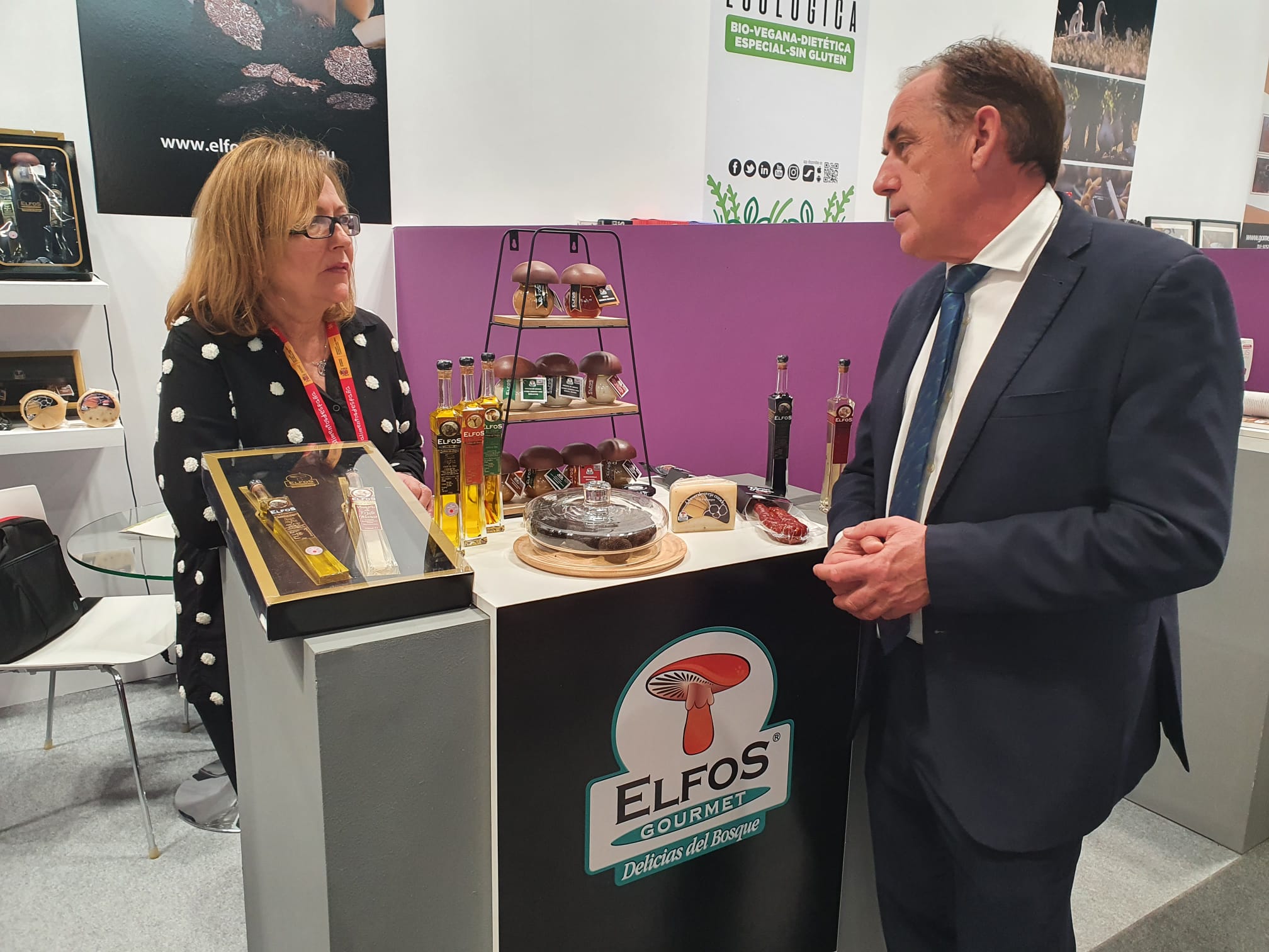 ELFOS EN EL SALON DE GOURMETS