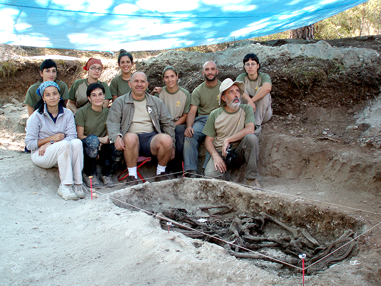 13 de septiembre de 2009, equipo del profesor Francisco Etxeberria Gabilondo en la fosa de Valdeabejas