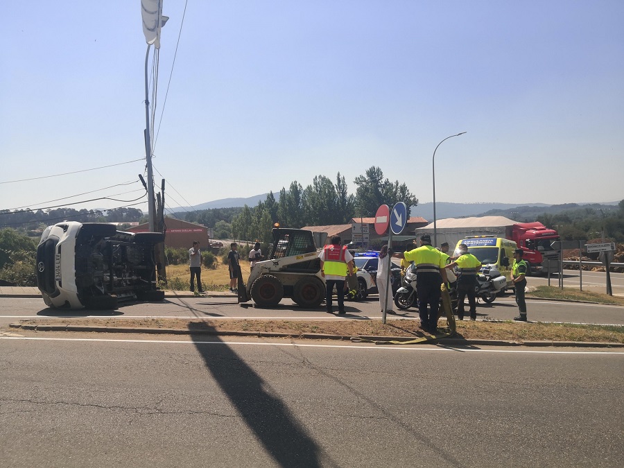 ACCIDENTE VEHÍCULO RETÉN (2)