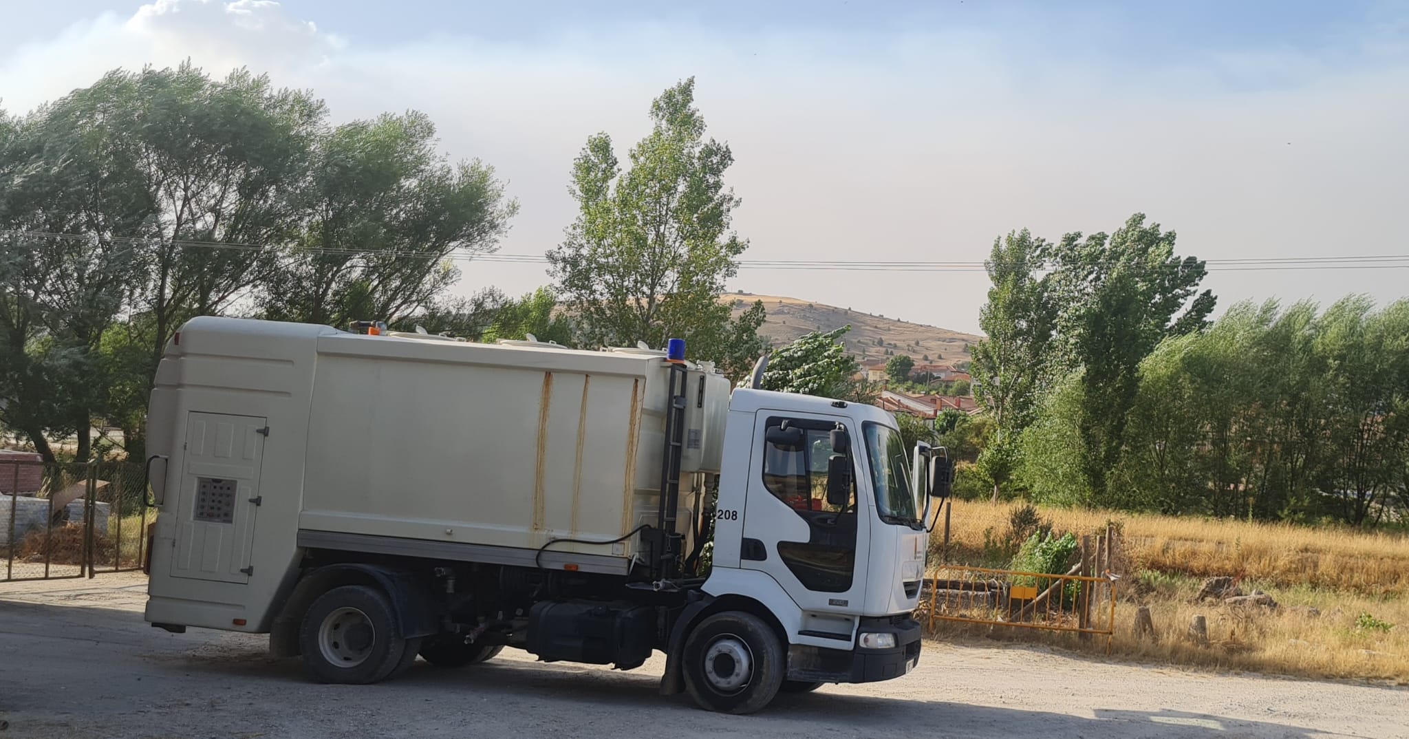 El Ayuntamiento de Hontoria del Pinar desplaza el camión de incendios al fuego ya estabilizado de Silos