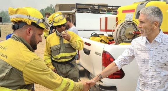 El ministro del Interior se desplaza a las cercanías de Silos para conocer de cerca el alcance del incendio