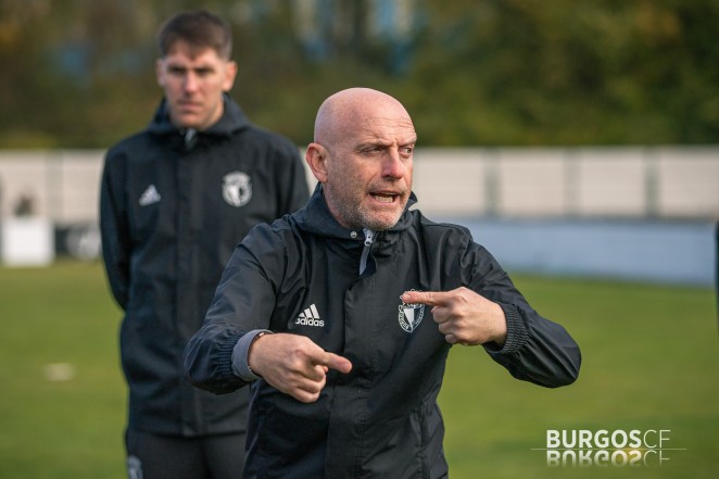 El técnico blanquinegro asegura batalla y compromiso en la previa del Recreativo de Huelva-Burgos CF