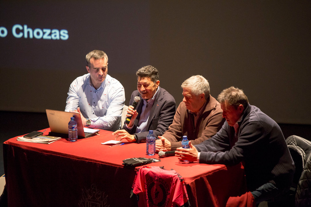 CHARLA CON EDUARDO CHOZAS