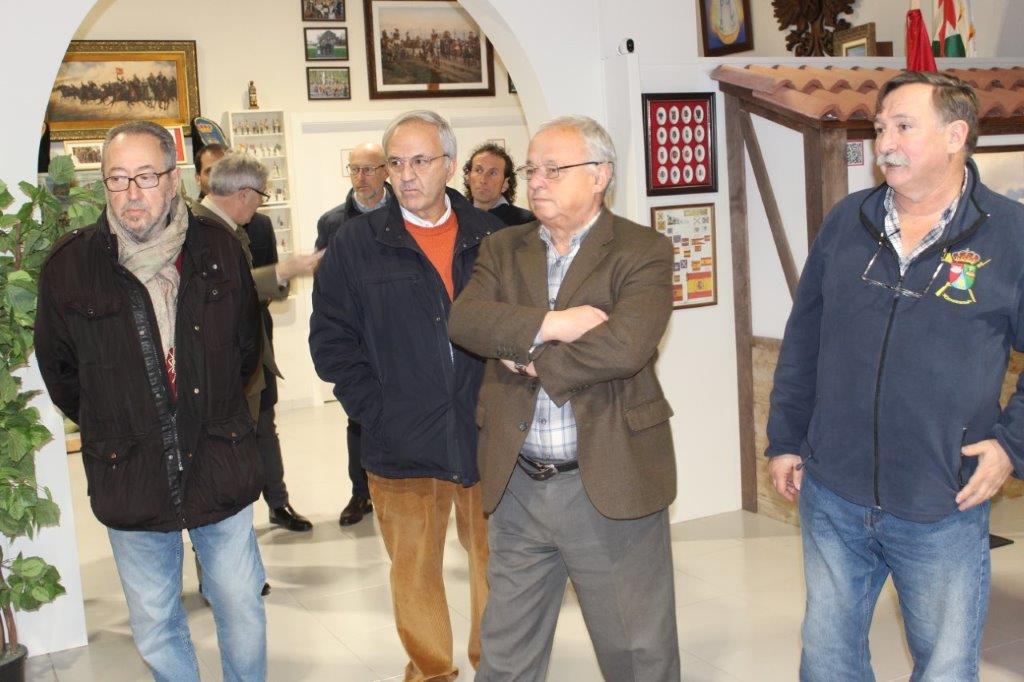 Gonzalo Santonja muestra la disposición de Cultura a un convenio para divulgar la Sala Retógenes de Navaleno