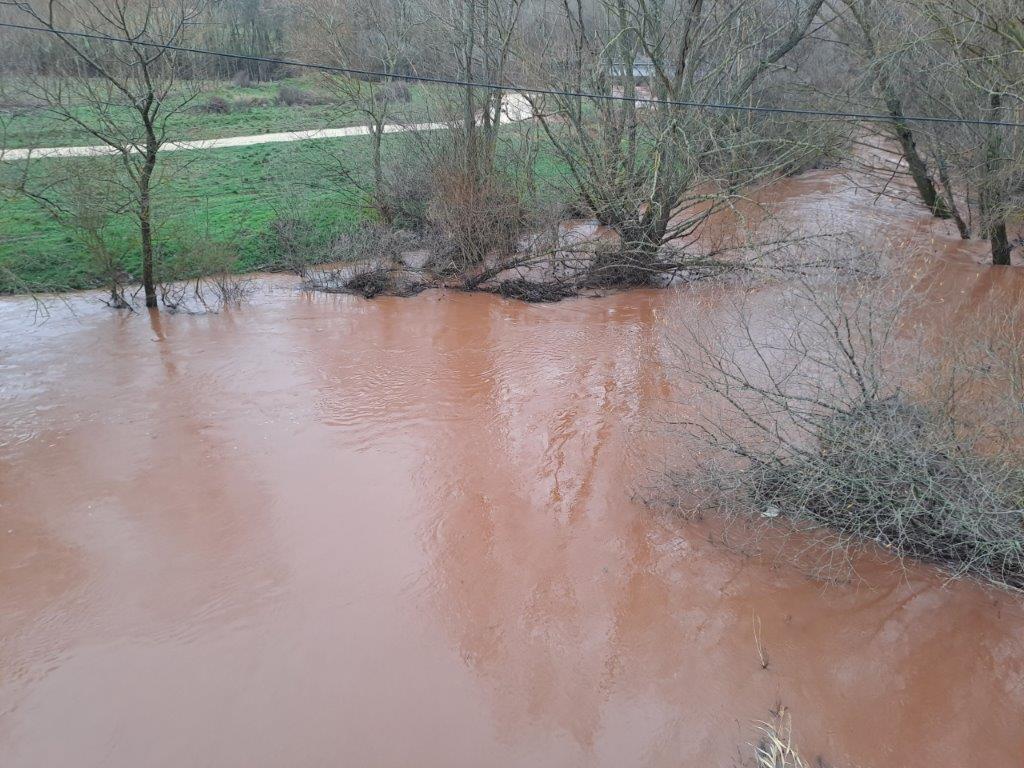 Las últimas lluvias hacen crecer los cauces de las redes fluviales con...