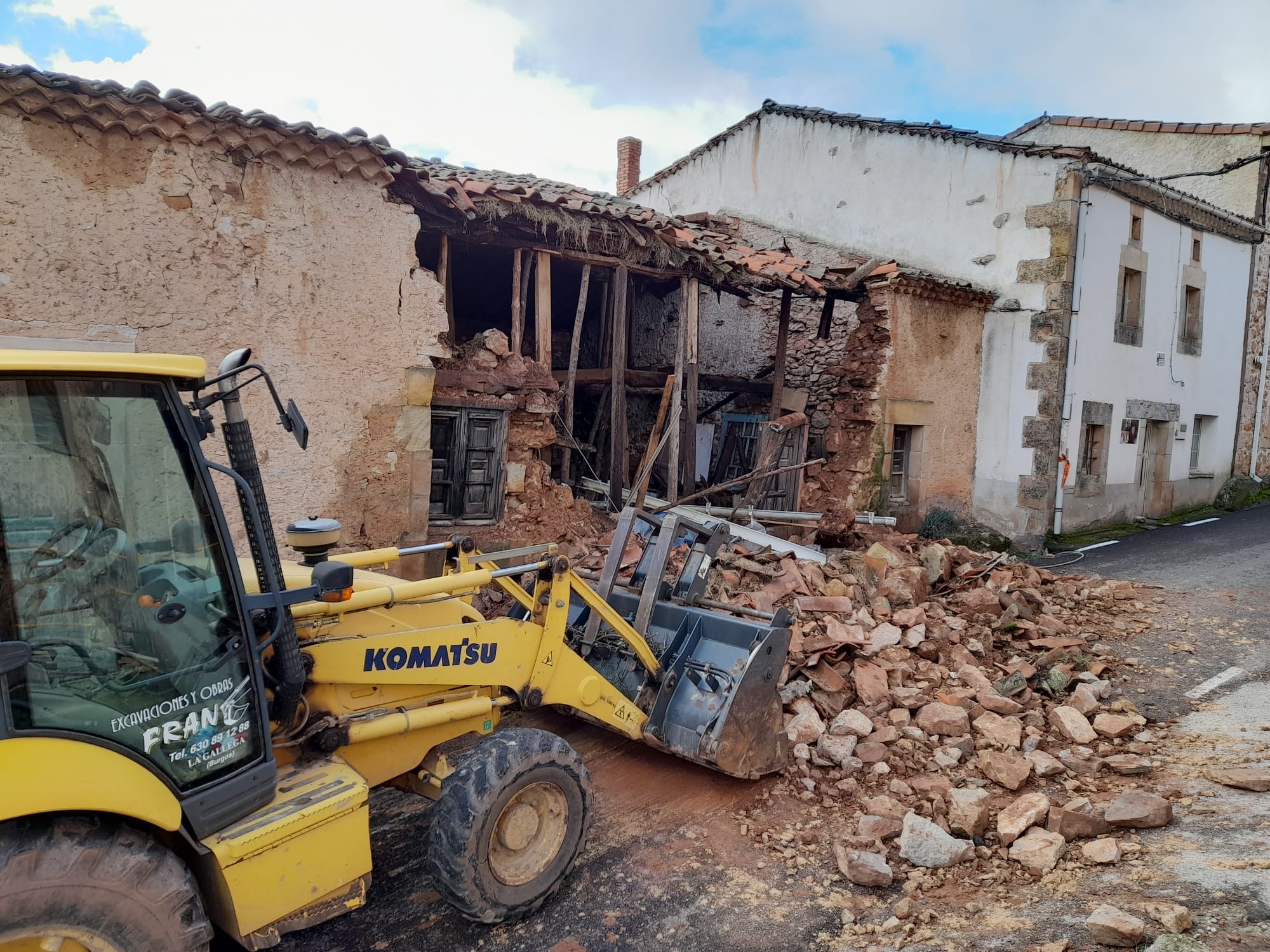 Las últimas lluvias provocan el hundimiento de una casa junto a la travesía de Mamolar