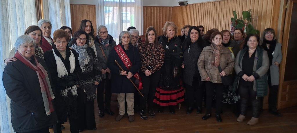 Inmaculada Puertas, alcaldesa de Santa Águeda en Covaleda, reivindica un trato igualitario a la mujer