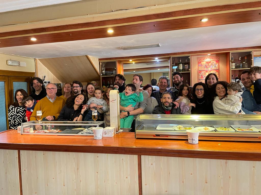 FOTO FAMILIAR DE LOS ALZAGA COMPLETA
