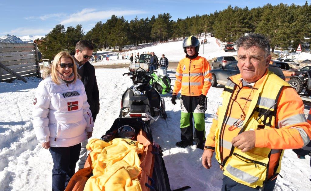 La Asociación Motos de Nieve de Urbión realiza prácticas de formación de emergencias y rescate en Santa Inés