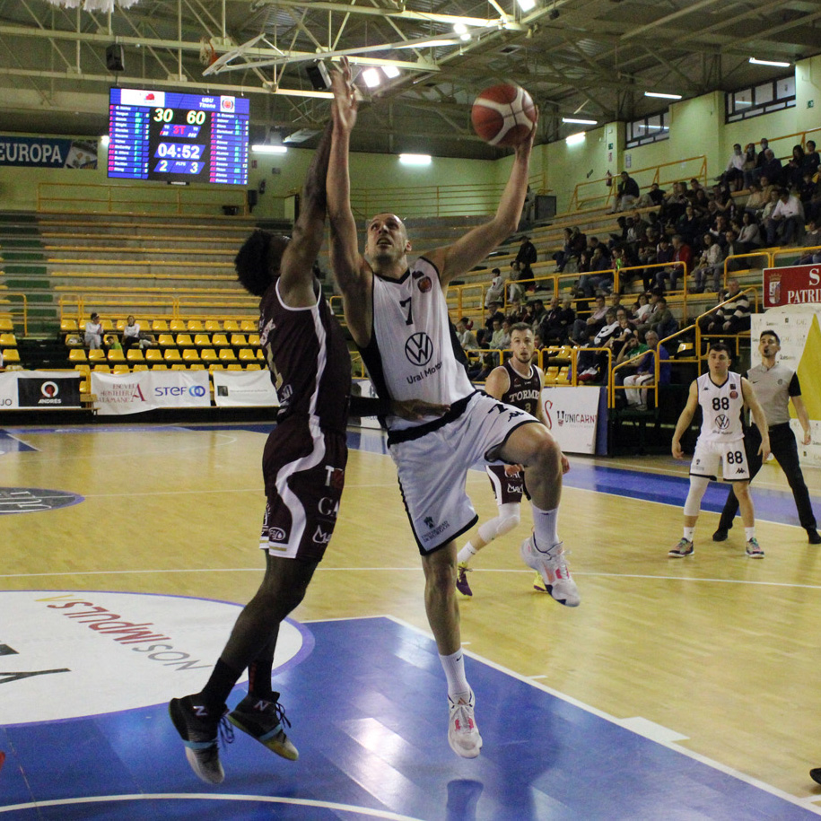 Nueva victoria del Tizona Universidad de Burgos en Salamanca ante La Antigua Tormes (53-83)