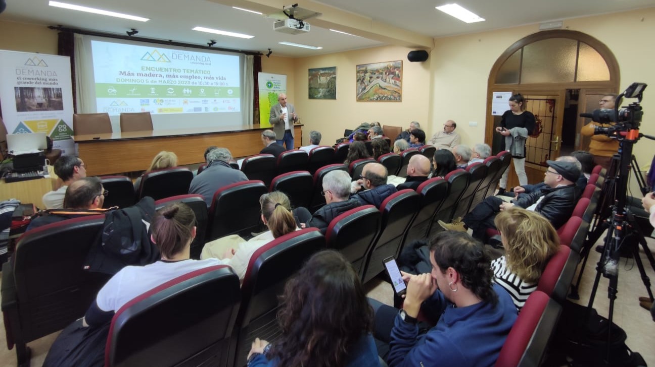 La jornada sobre madera desarrollada en Salas suscita el interés del público con interesantes ponencias