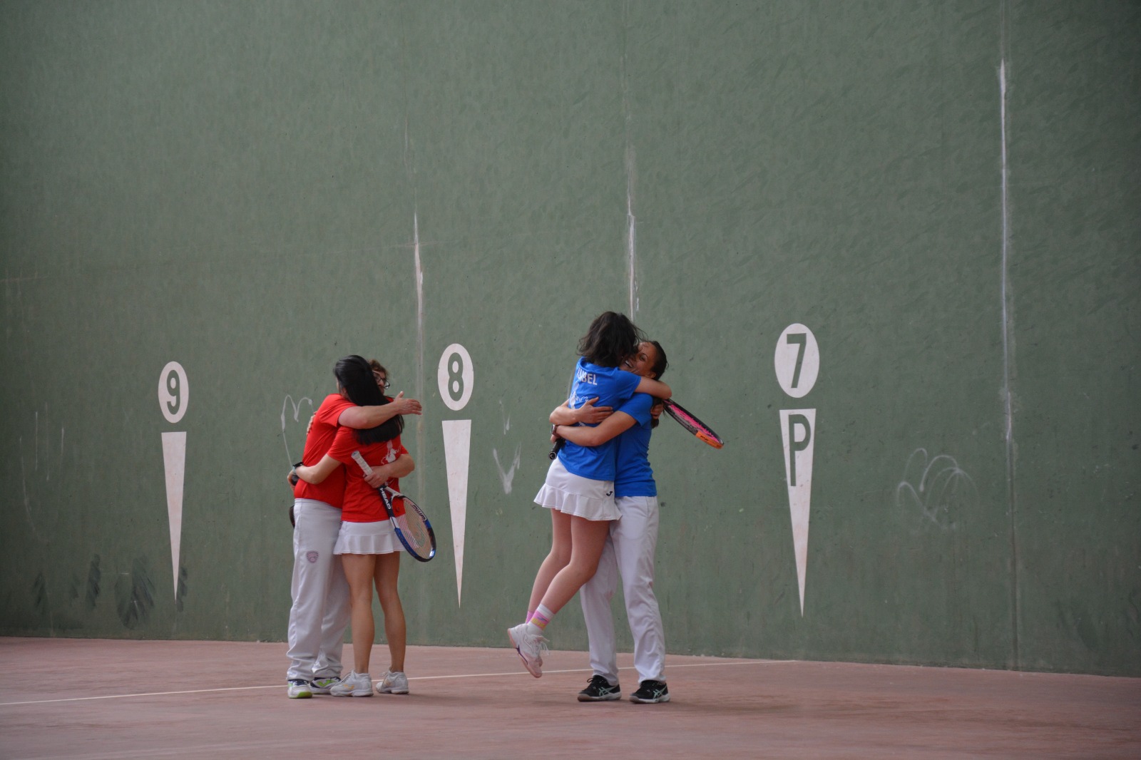abrazo EN LA FINAL