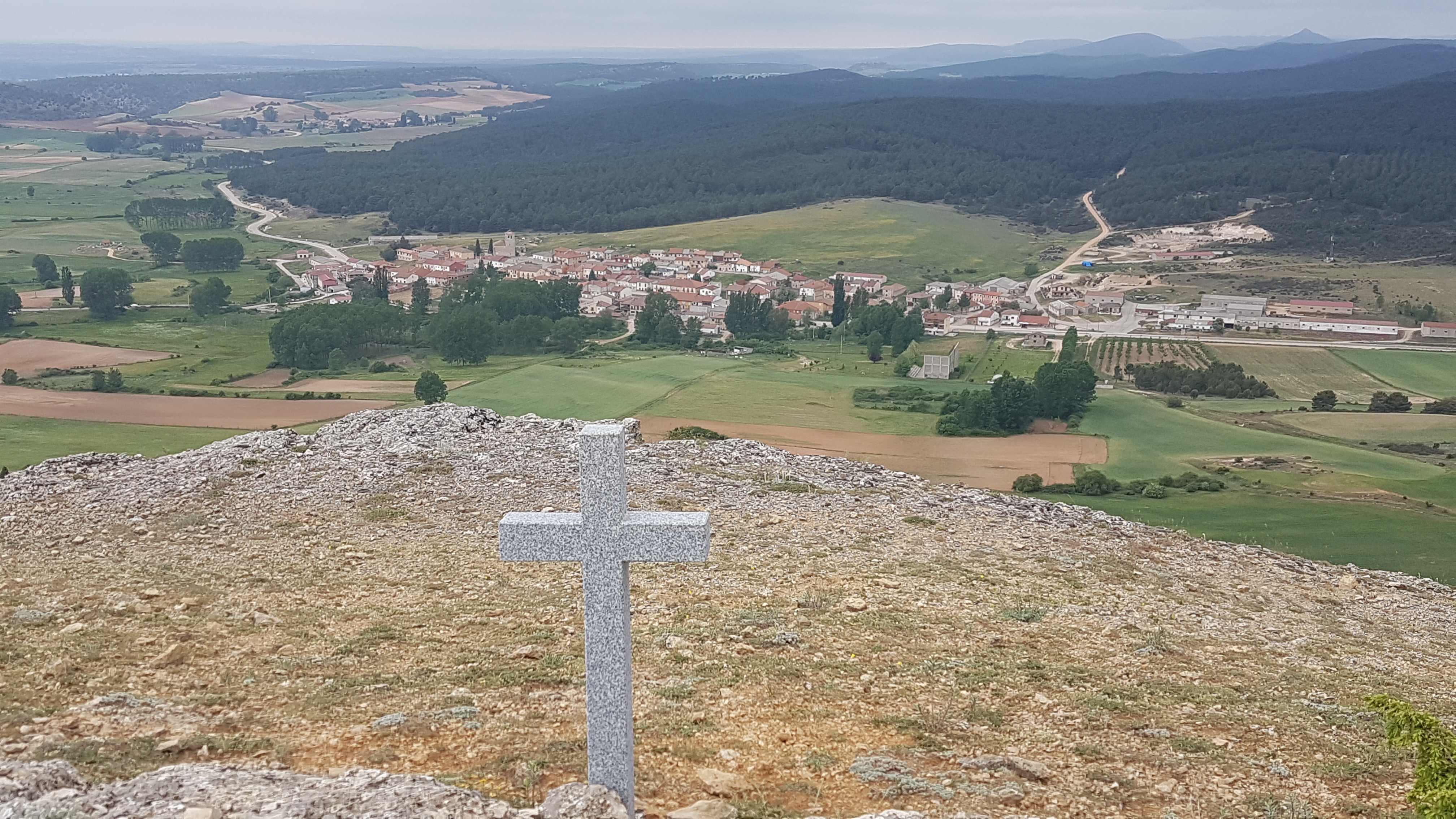 Santa María de las Hoyas desde El Castillo