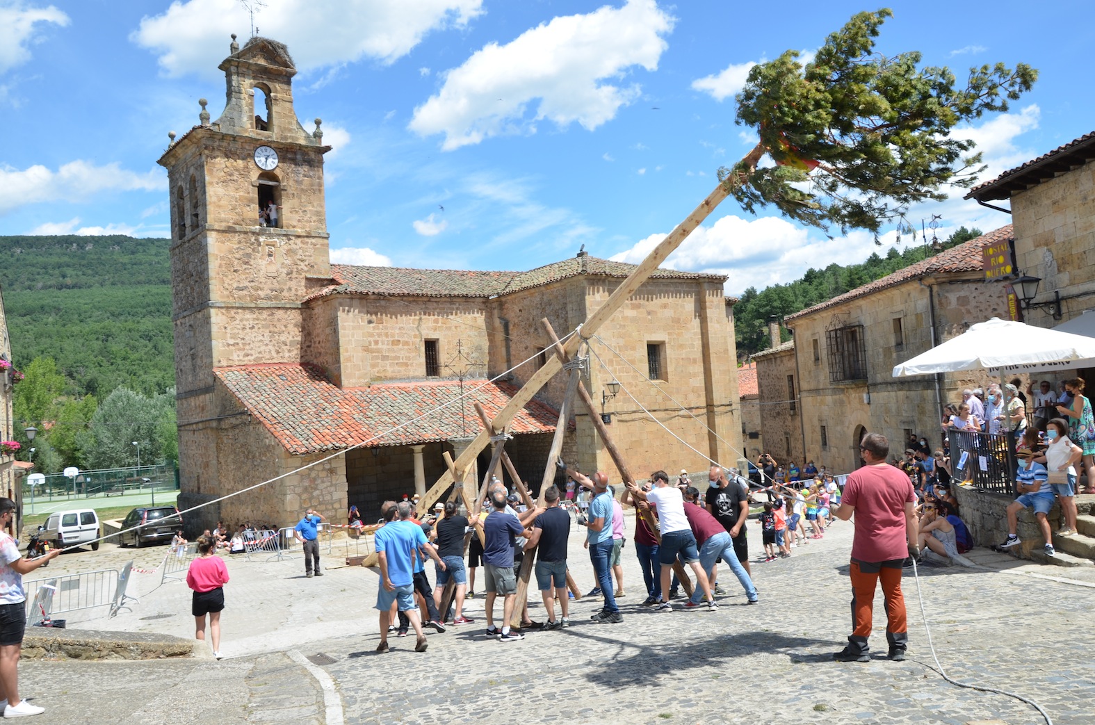Molinos alza el mayo este lunes con la participación de todos los mozos
