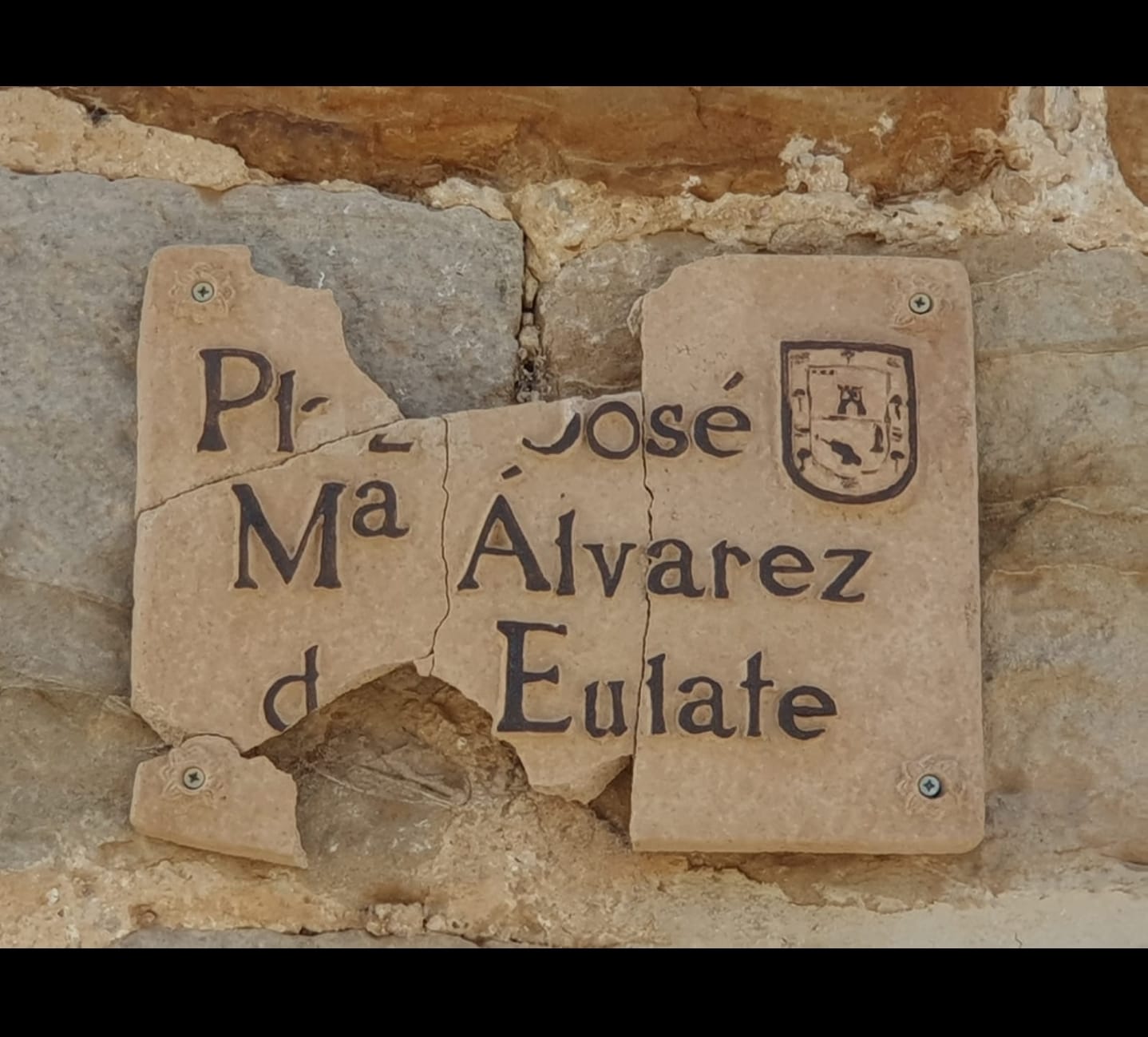 Placa dañada en Hontoria