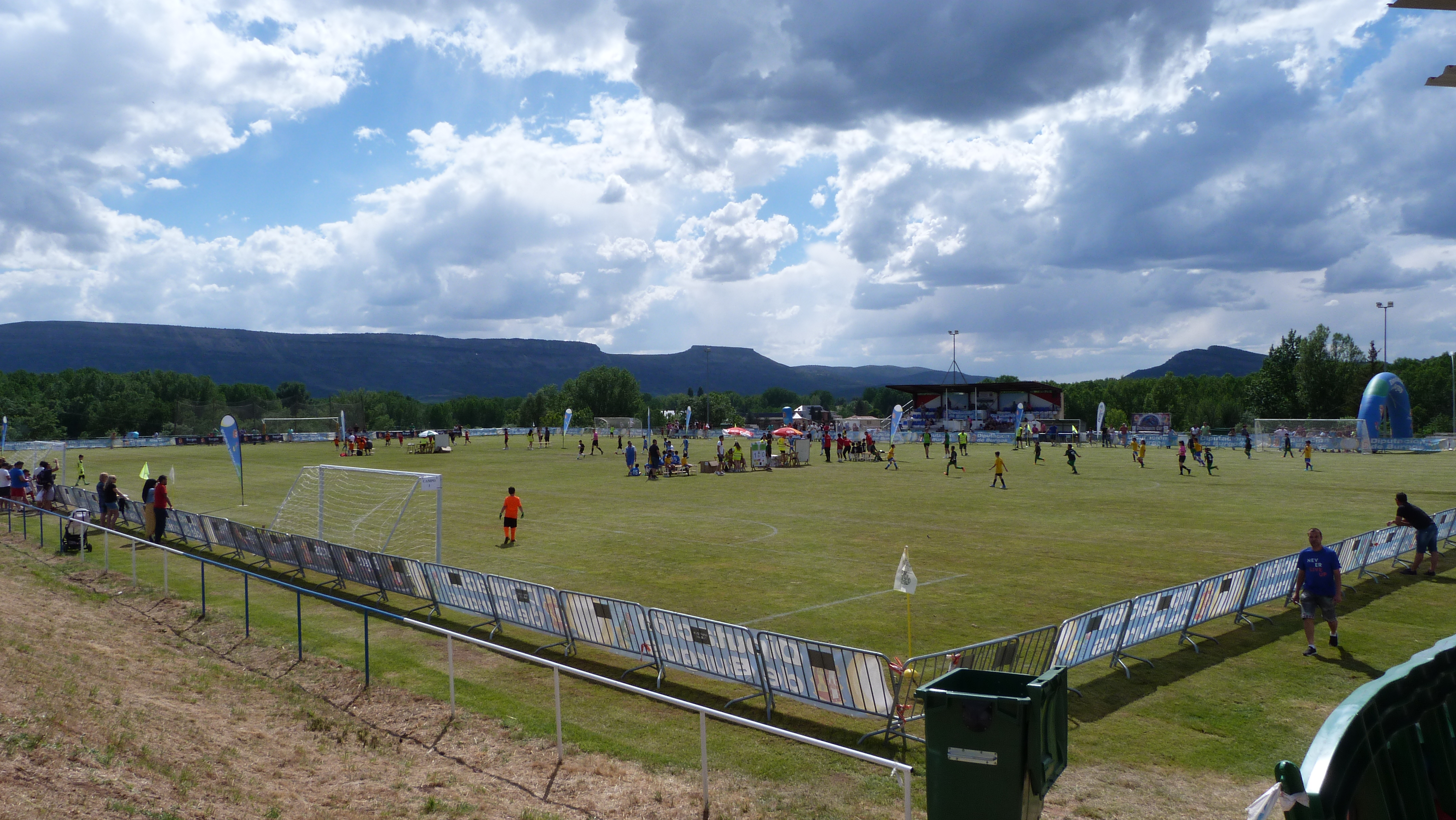 Presentación del XXIII torneo de fútbol 7 DINOSAURIOS CUP en Salas de los Infantes