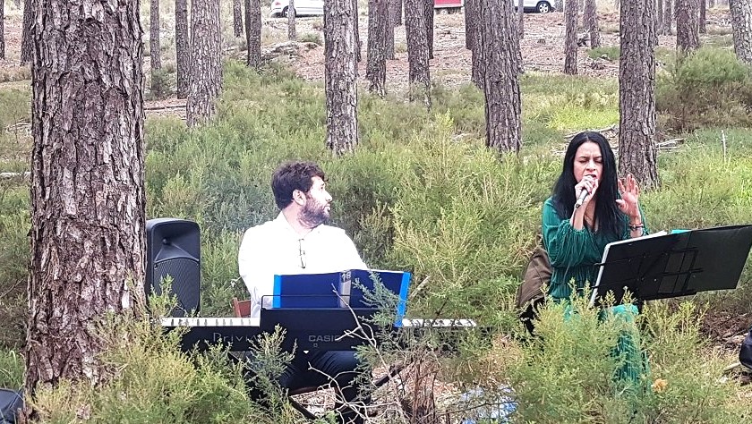 Ysola Hurtado y Juan Robles ofrecen hoy viernes un concierto de boleros en el Teatro de Navaleno