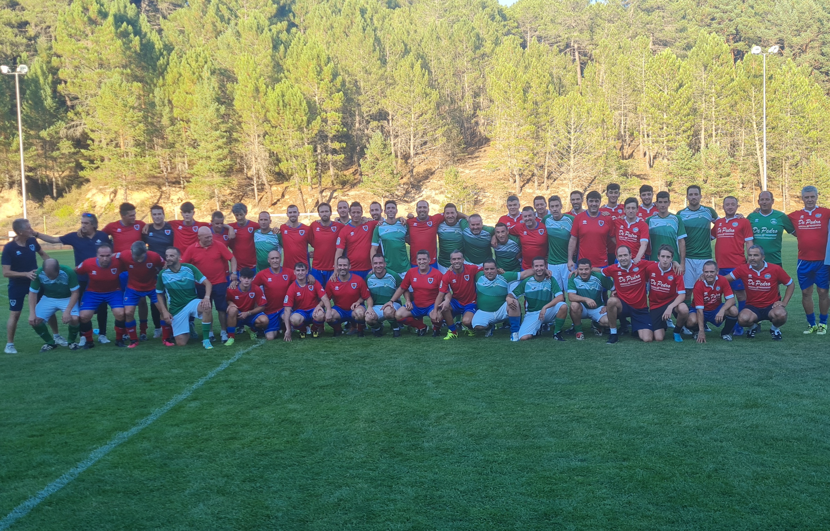 El equipo veterano de Navaleno gana el XVI Torneo de Fútbol Benéfico "Padre Honorio"