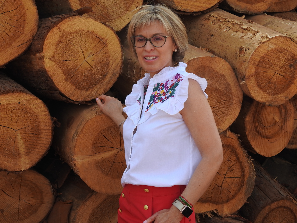 Virginia Pérez: "No me han puesto fácil que una mujer asuma la gestión de la fábrica de madera"