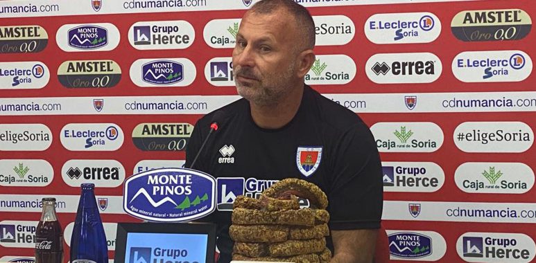 El técnico numantino Javi Moreno ha comparecido hoy en rueda de prensa ante el inminente inicio de la temporada liguera