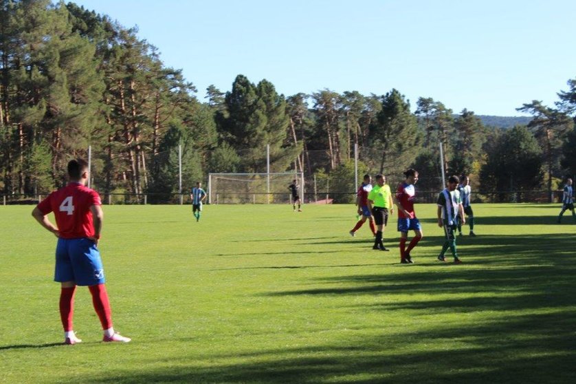 El Norma San Leonardo CF se impone al CD Navaleno y el CD Visontium al Abejar CF en los derbis pinariegos de fútbol